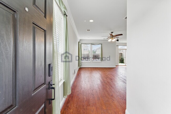 Building Photo - 16030 Summerville Lake Dr