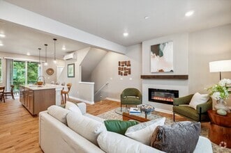 Building Photo - 13730 Manor Way