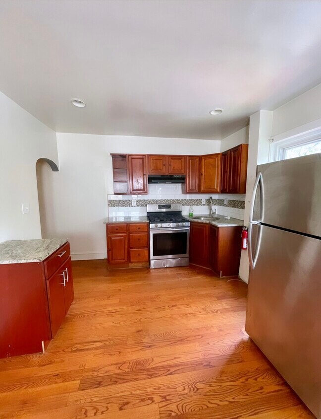 Primary Photo - 4824 E Roosevelt Blvd