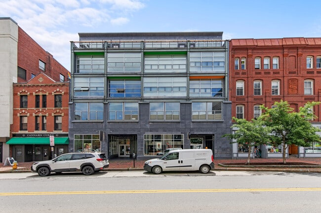 Building Photo - 15 Brown St