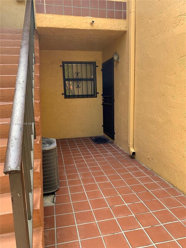 Foto principal - 10861 NW 7th St