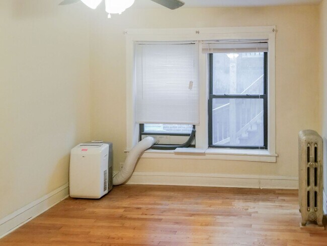 Foto del edificio - 538 W Cornelia Ave