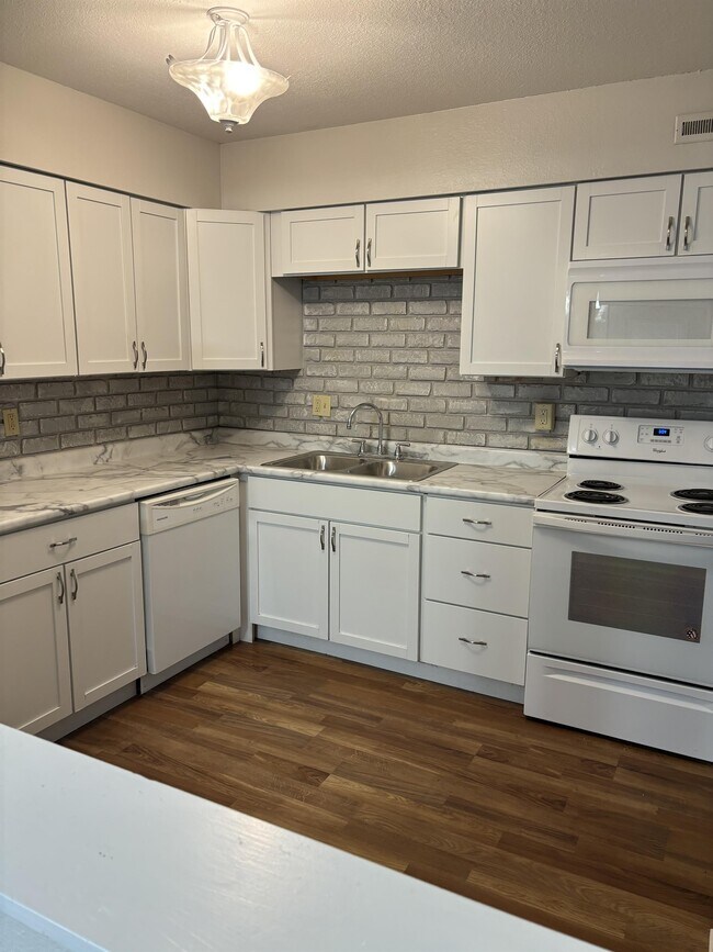 Foto del edificio - 2140 Edgewood Rd NW