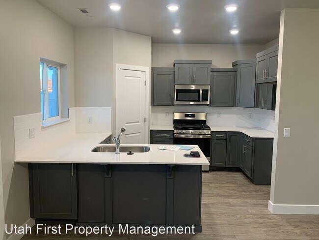 Foto del edificio - 3 br, 2.5 bath House - 3044 N 175 E