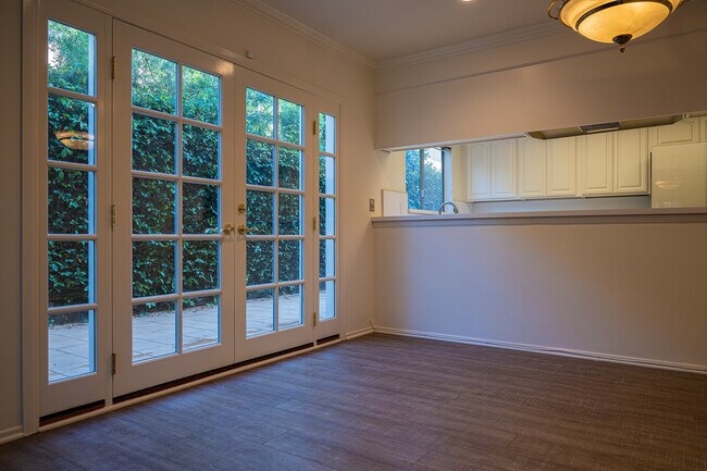 Building Photo - 422 S Orange Grove Blvd
