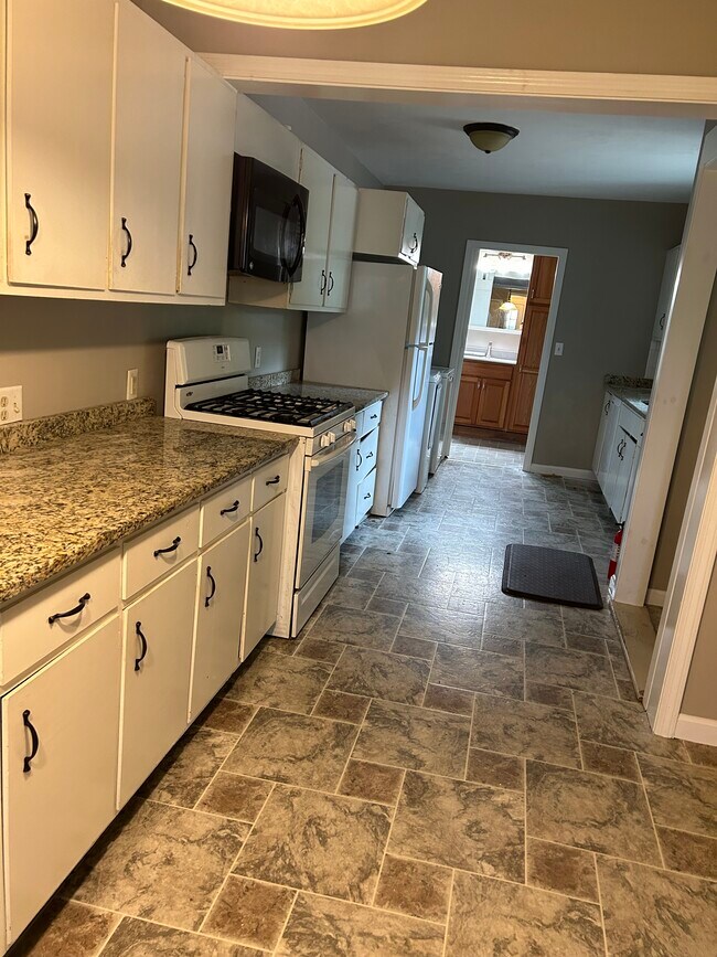 Kitchen - 28 Dinley St