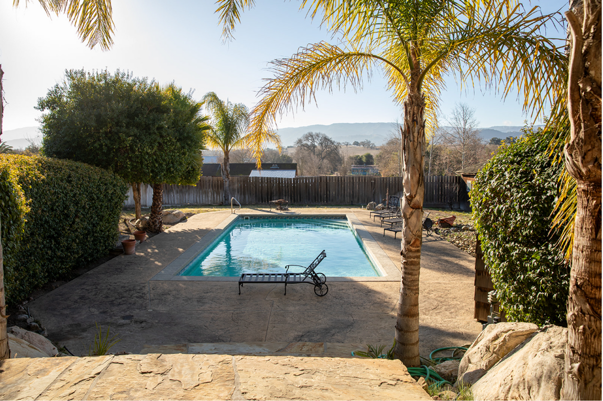 Primary Photo - Janin Acers - Pool - Pet Friendly - FURNISHED