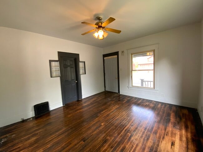 Building Photo - 909 N Griffin St