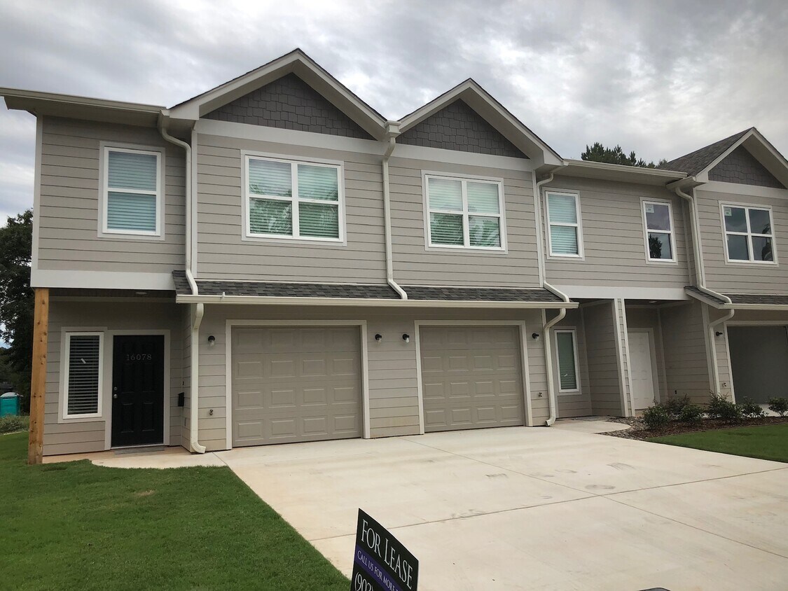 16076 Echo Glen Dr, Tyler, TX 75703 Townhouse for Rent in Tyler, TX