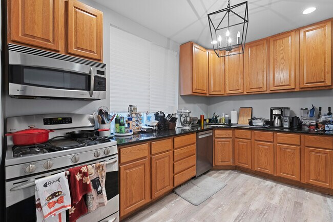 Foto del edificio - 2221 W Addison St
