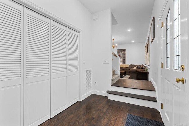 Building Photo - 17 Curtis Dr