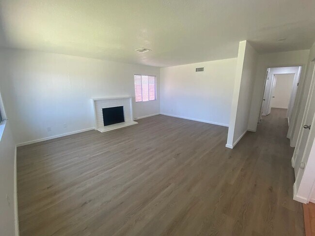 Foto del edificio - 3871 N Golden Ave