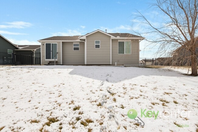 Building Photo - Newly Built 3 Bedroom Beauty: Lawn care and trash included!