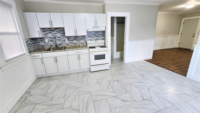 Building Photo - 1516 Pembroke St