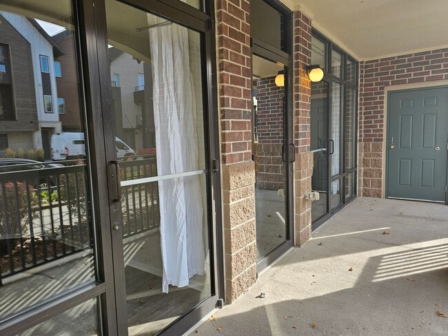 Building Photo - Beautifully Updated Two Bedroom Condo. Second Bedroom can be used as an Office/Flex Space.