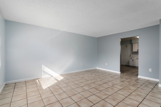 Building Photo - 3215 Pershing St