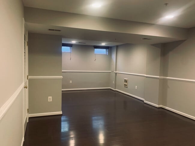 Foto del edificio - 6520 Landing Way