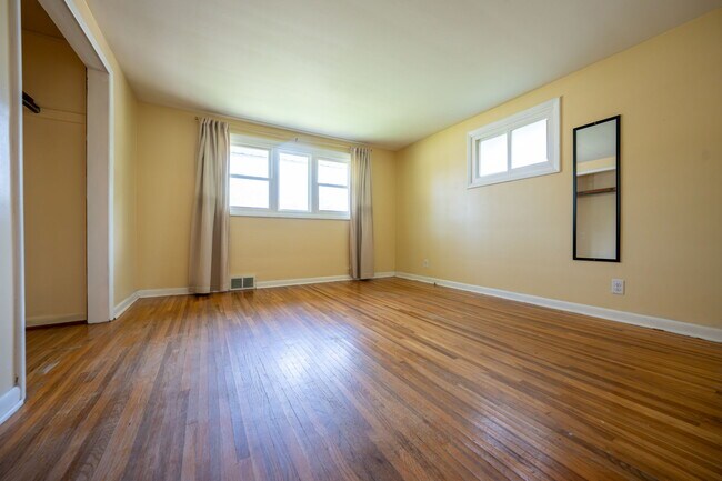 Foto del edificio - 1158 Woodstock Ave