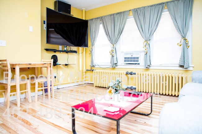 Building Photo - Remodeled, Furnished 1 Bedroom Apartment A...