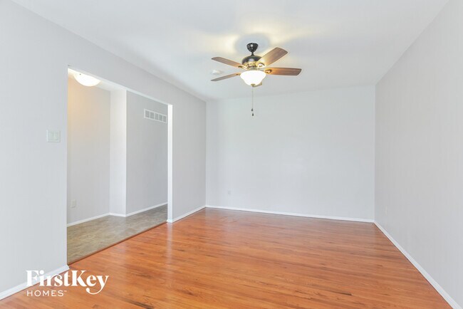 Foto del edificio - 30 White Plains Dr