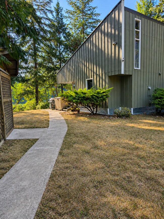 Foto del edificio - 17805 Overlake Ct SE