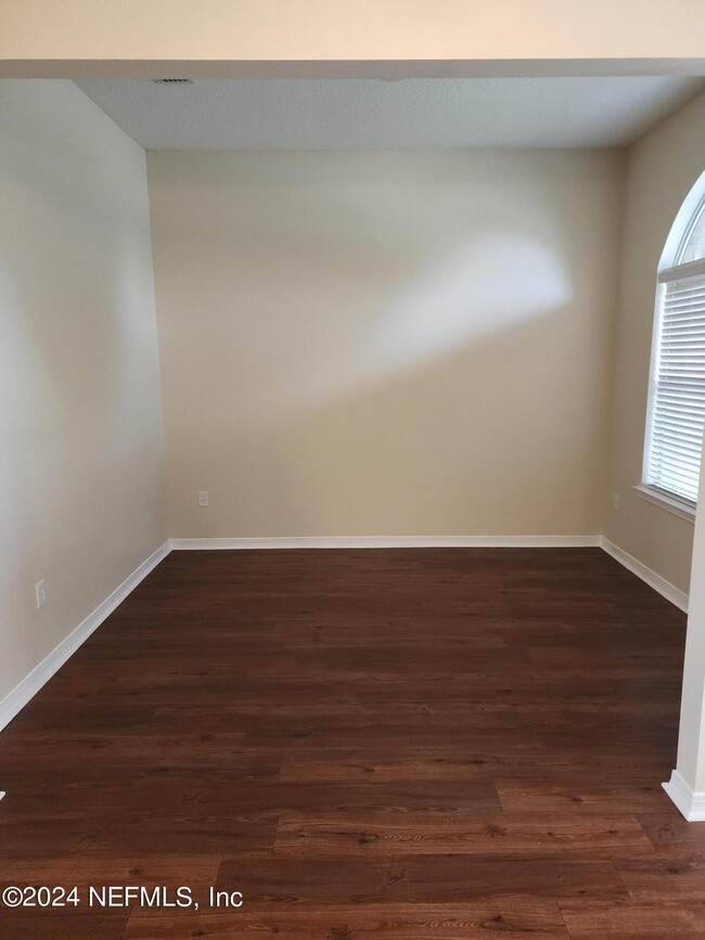 Building Photo - 3253 Silverado Cir