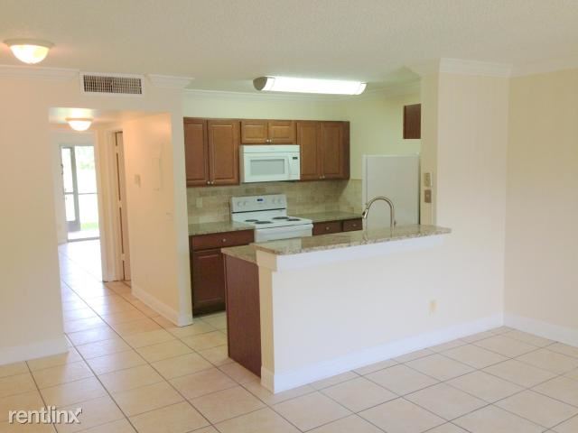 Building Photo - 1515 Meadows Cir W