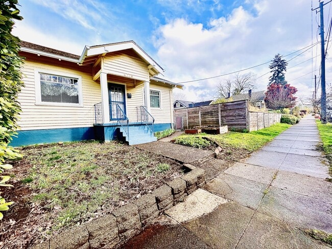 Photo - 4728 NE 27th Ave (Portland, OR) House