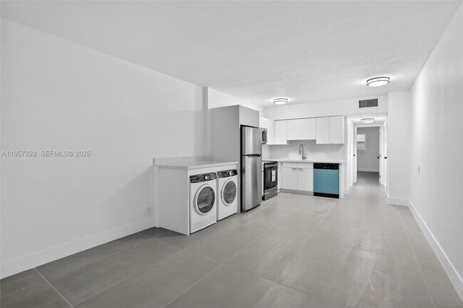 Foto del edificio - 1740 Funston St