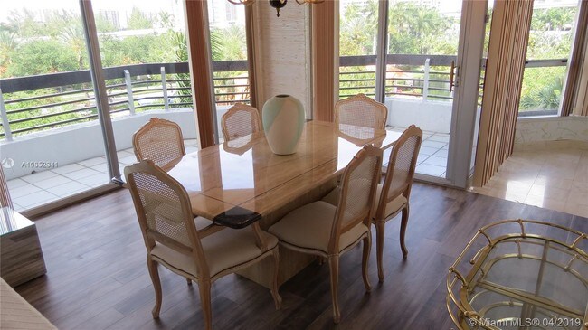 Foto del edificio - 3600 Mystic Pointe Dr