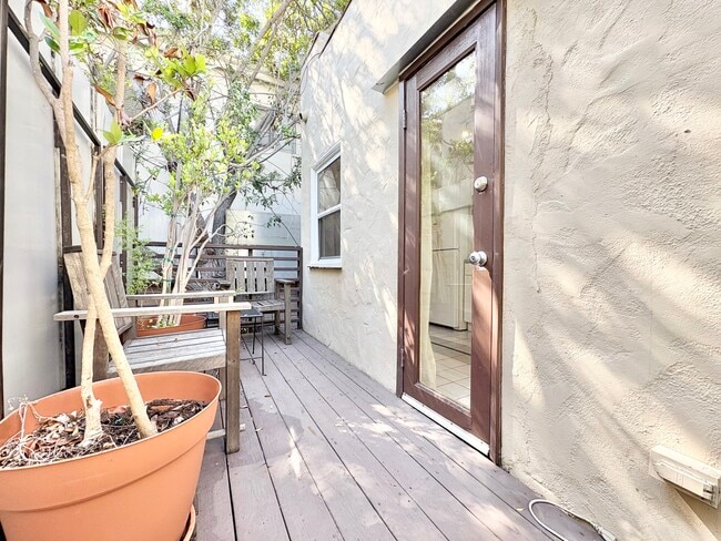 Building Photo - 2816 Arizona Ave