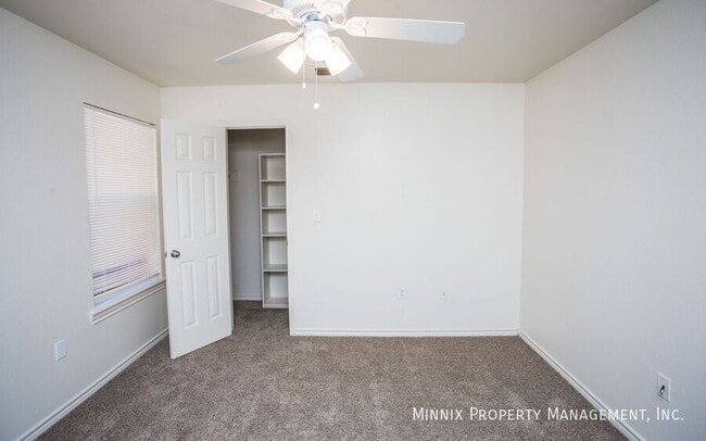 Foto del edificio - 906 N Belmont Ave