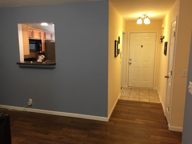 Building Photo - 1732 Londonview Pl
