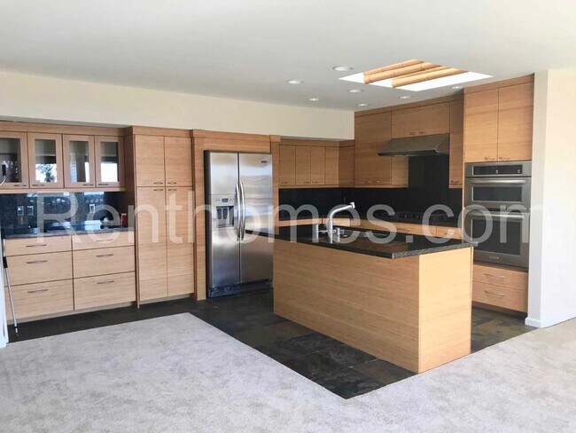 Building Photo - 13075 Caminito del Rocio