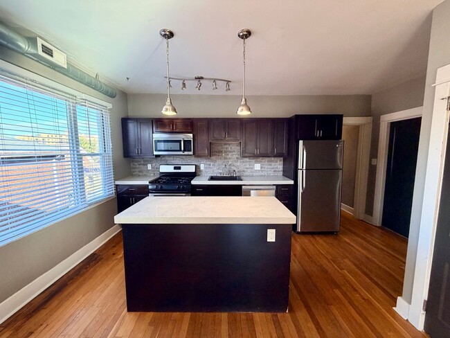 Building Photo - 6407 Bartlett St