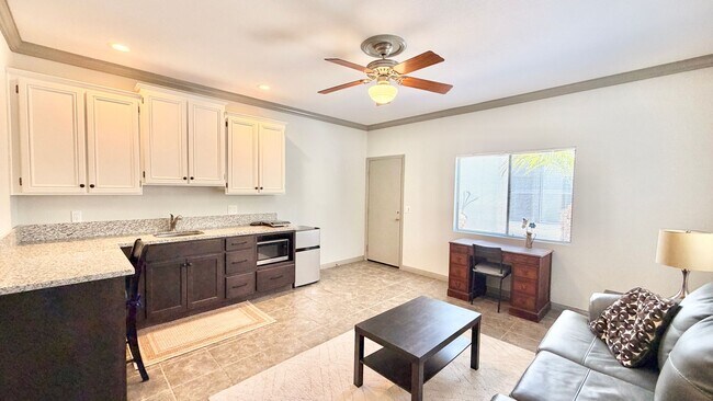 Foto del edificio - Darling Garage-attached-only Guest Home unit on Private Property in the desirable and beautiful S...