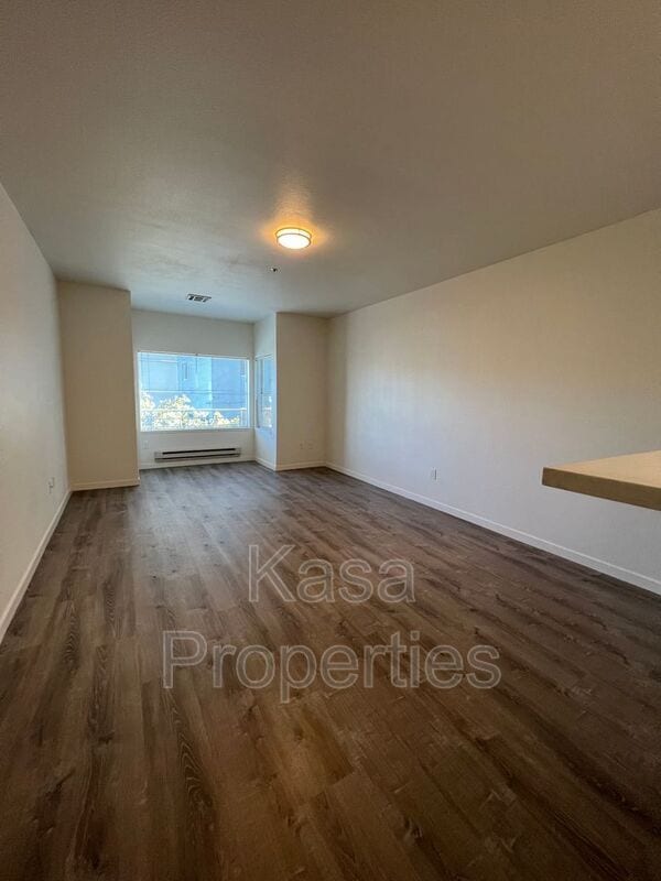 Building Photo - 1524 1st Ave