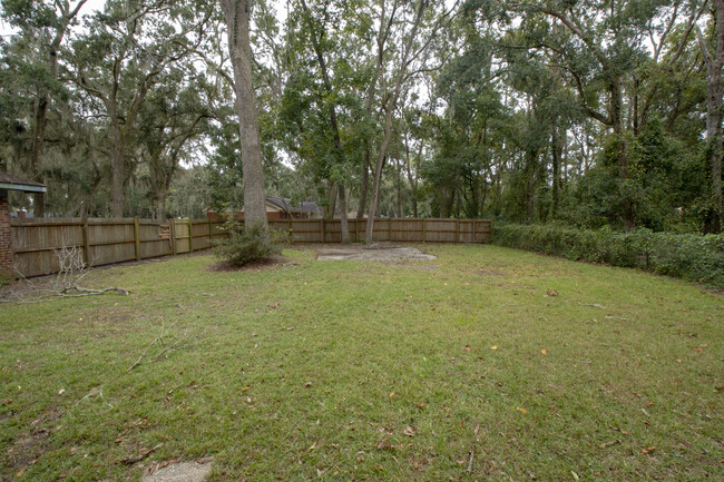 Building Photo - 831 Devon Drive
