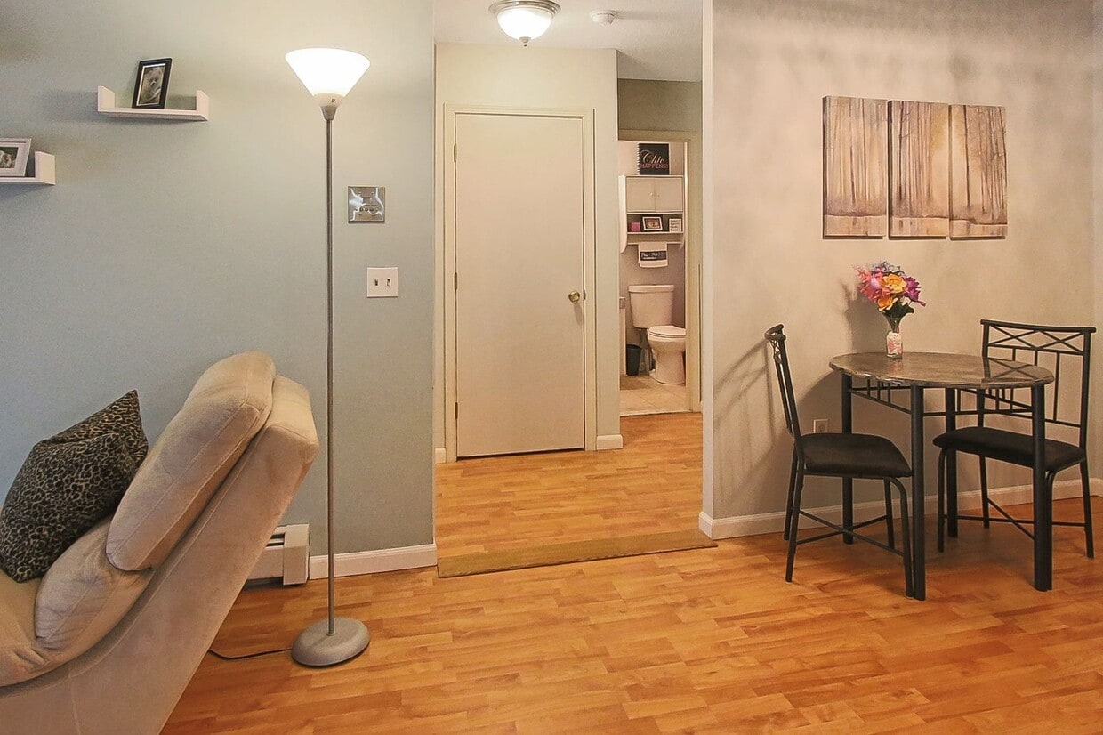 Building Photo - 310 Brook Village Rd