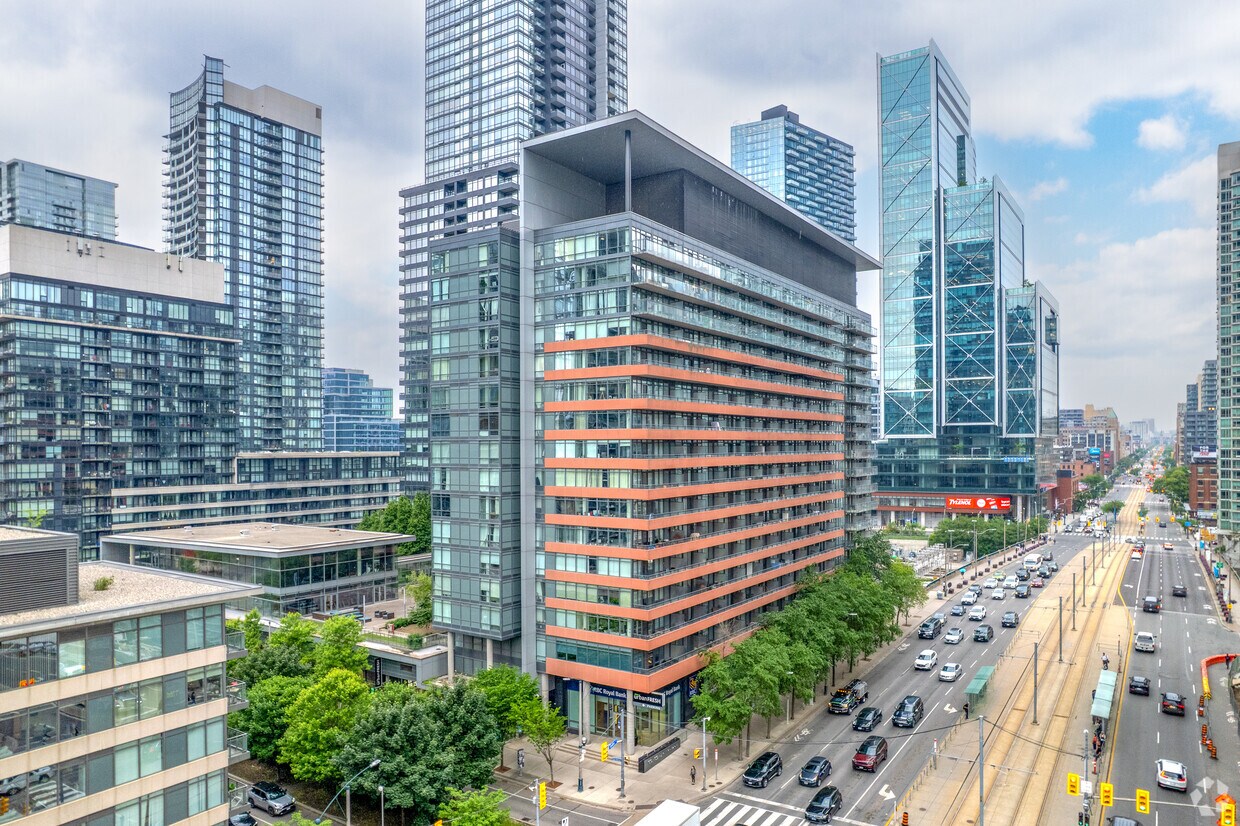 Building Photo - Neo