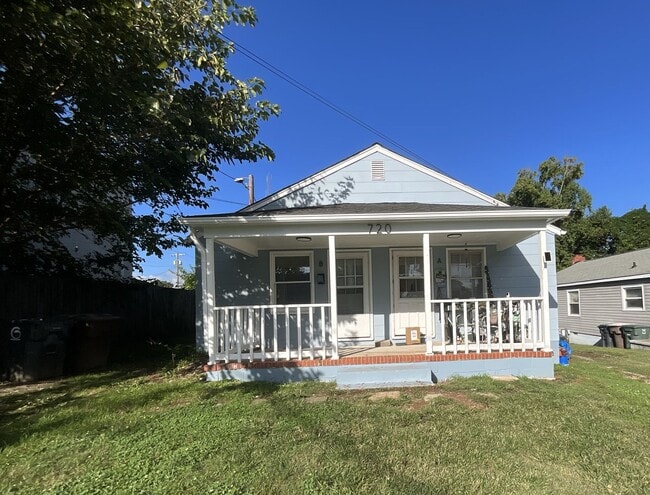 Building Photo - Rental Rate Reduction & Special Offer - 1 BR / 1 BA near UNCG!