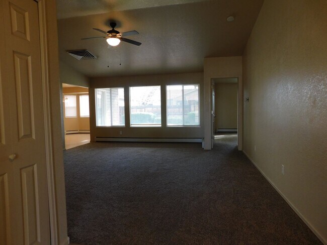 Foto del edificio - TWO WEEKS FREE RENT!