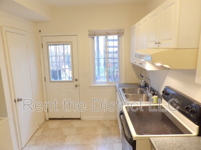 Photo - 403 M St NE Apartment