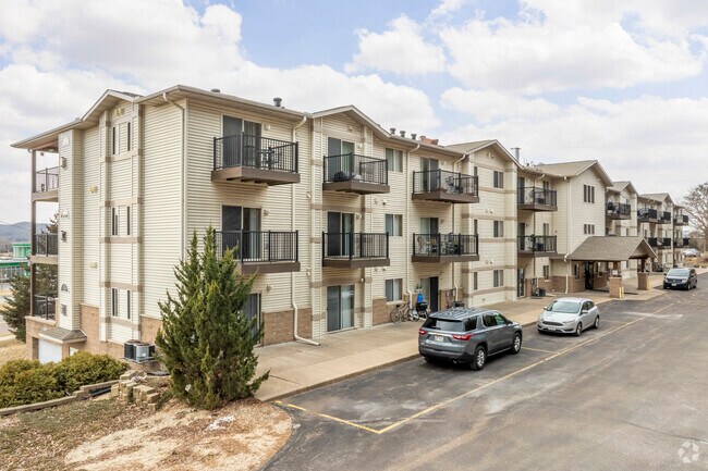 Foto del edificio - Pine Ridge Apartment Homes - 135 Marcou Rd, Onalaska