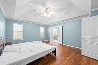 Building Photo - 3410 Skyline Village Dr