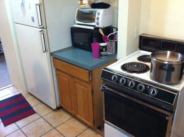 Building Photo - 3 br, 1 bath House - 1223 S State St Unit #2