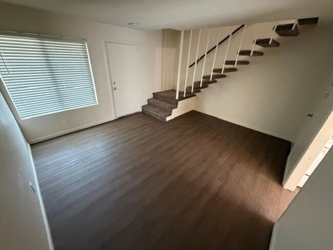 Foto del edificio - 4704 Planz Rd