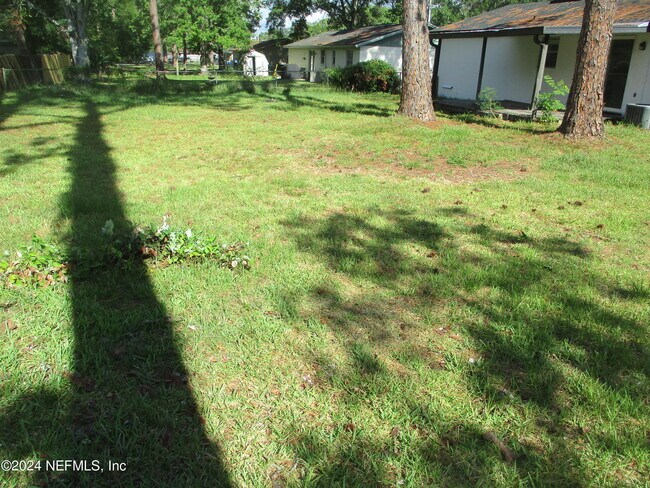 Foto del edificio - 305 Old Jennings Rd