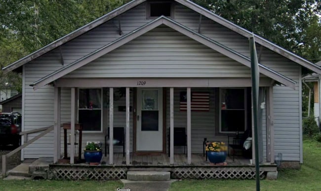 Building Photo - 1209 W Laurel St