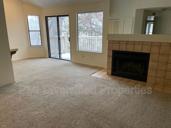 Foto del edificio - 2875 Idlewild Dr